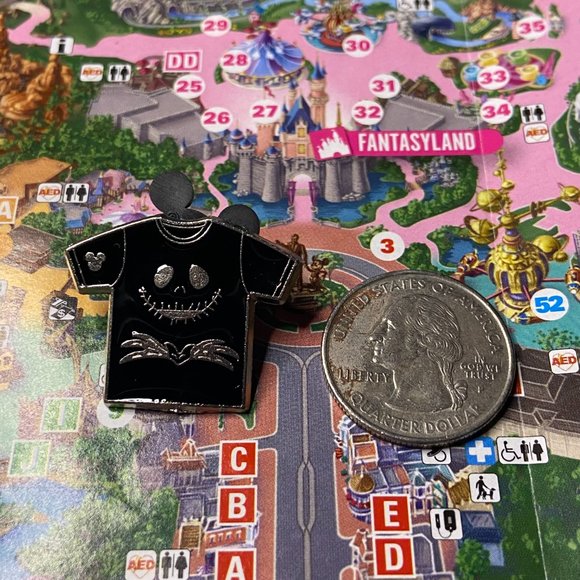 Jack Skellington Hidden Mickey 2012 Shirt Pin - Picture 2 of 4